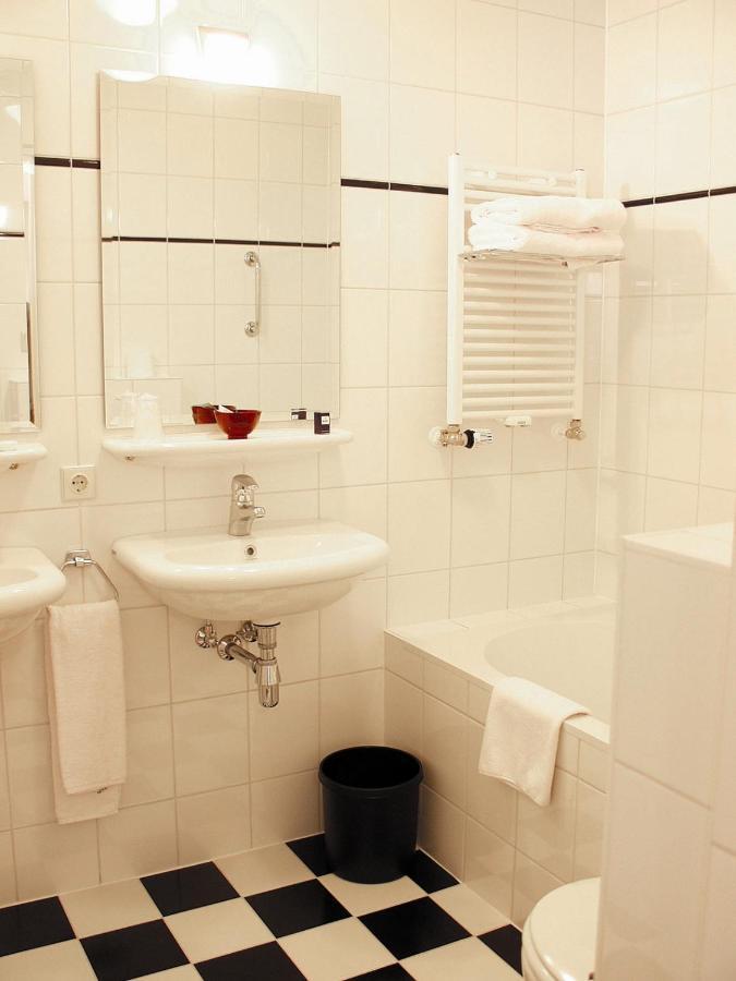 Hotel Boer Goossens Den Dungen Exteriör bild